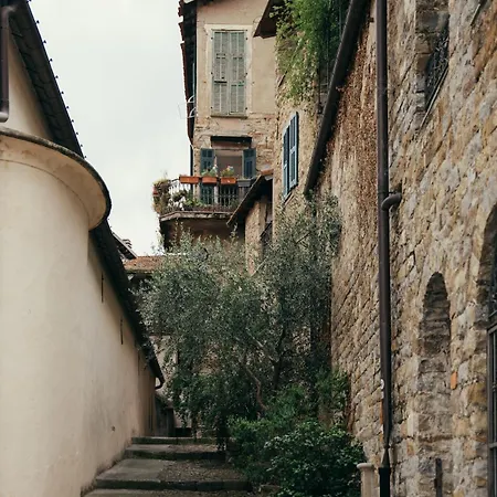 Dolce Far Niente-quiet Luxury In Medieval Appartement